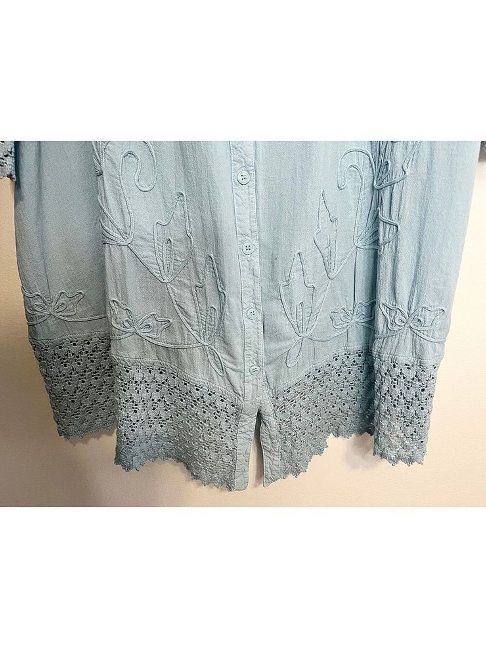 NWT Soft Surroundings Blue Boho Embroidered Floral & Crochet Trim Blouse Size L - Picture 2 of 4